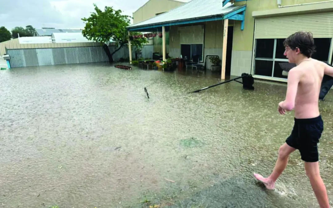 Storm lashes Naracoorte