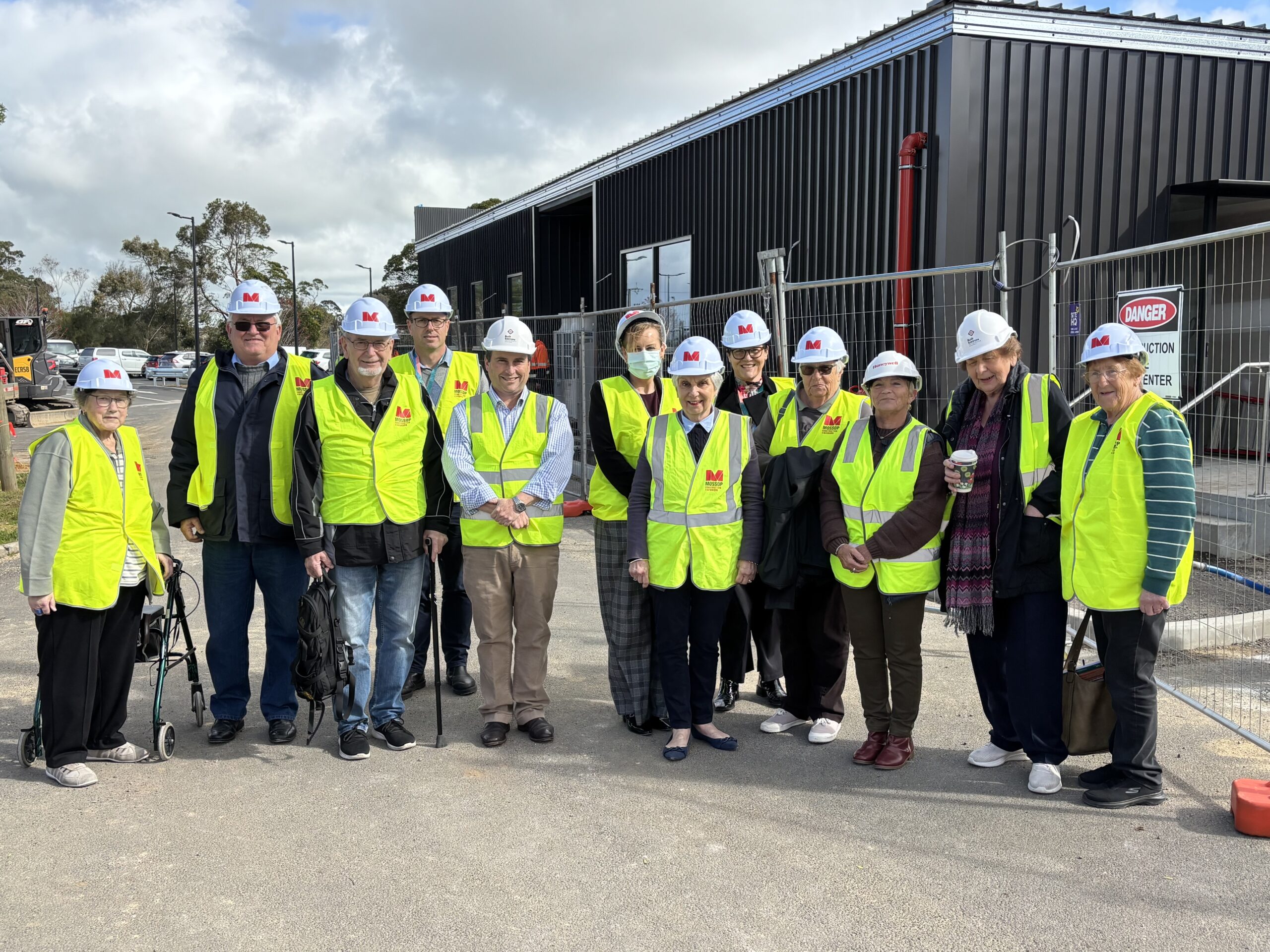 co – Radiotherapy group tours new cancer care centre picture